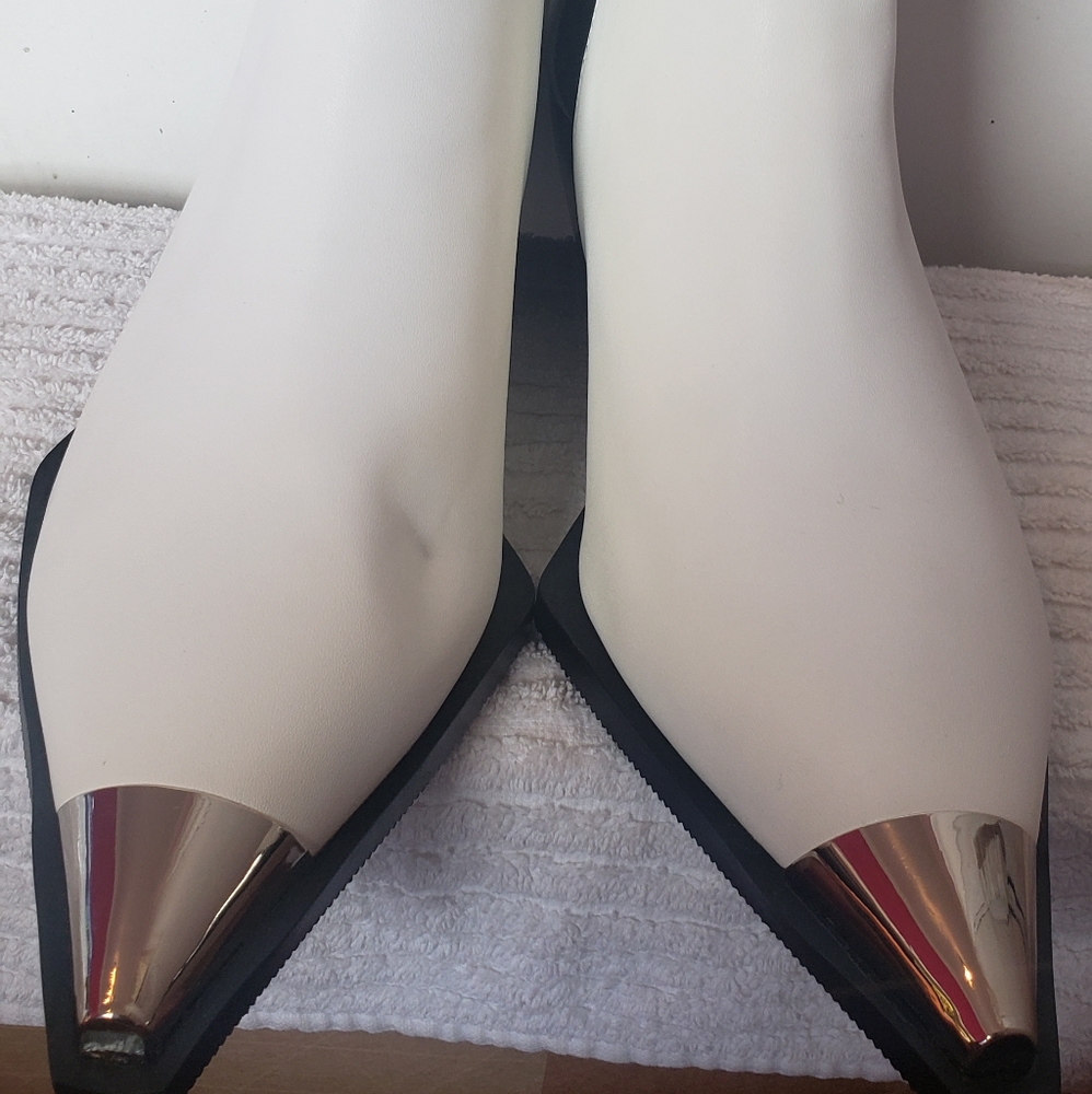 Women's Winter White and Black Boots - Picture 2 of 6